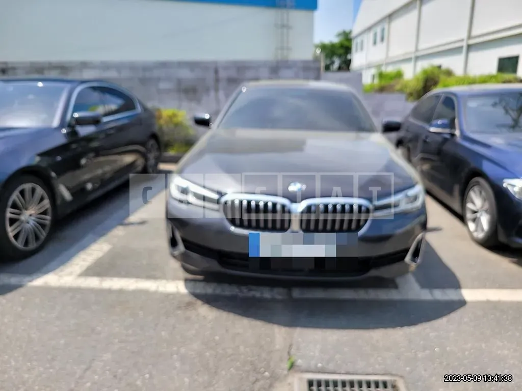 Photo 2 of 11: 2021 BMW 530i — Korean insurance auction