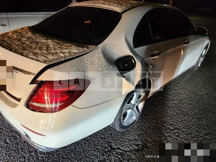 Photo 2 of 7: 2018 Mercedes-Benz E220 d — Korean insurance auction