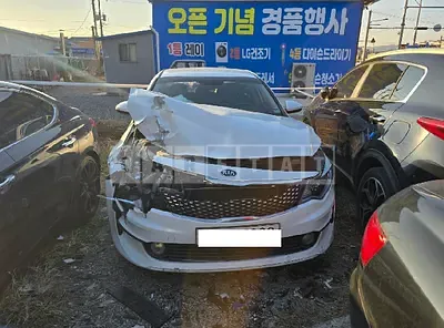 Photo 1 of 11: 2018 Kia K5 — Korean insurance auction