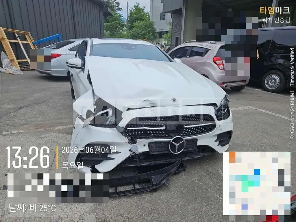 Photo 2 of 26: 2023 Mercedes-Benz E220 d 4Matic — Korean insurance auction