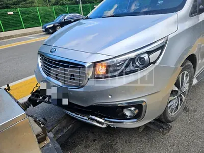 Photo 1 of 8: 2016 Kia Carnivals — Korean insurance auction