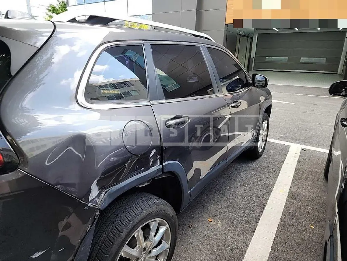 Photo 2 of 13: 2015 Jeep Straw Cherokee — Korean insurance auction