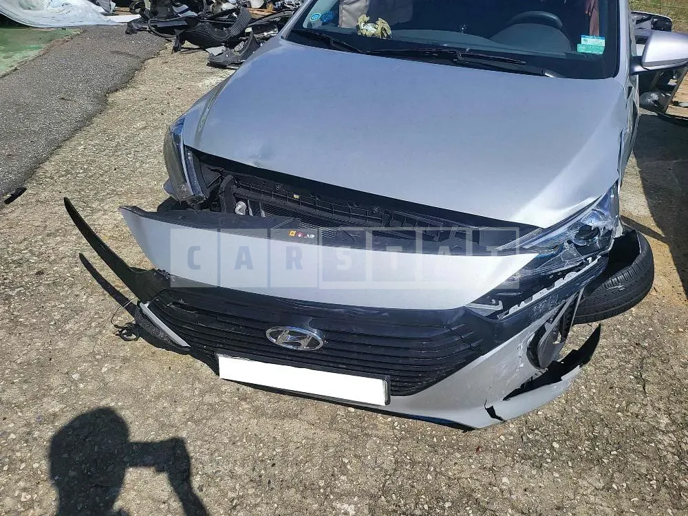 Photo 2 of 26: 2016 Hyundai IONIQ Hybrid, VIN KMHC751CGGU004204 — Korean insurance auction