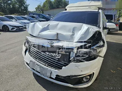 Photo 1 of 11: 2017 Kia Carnival 9 Seater — Korean insurance auction
