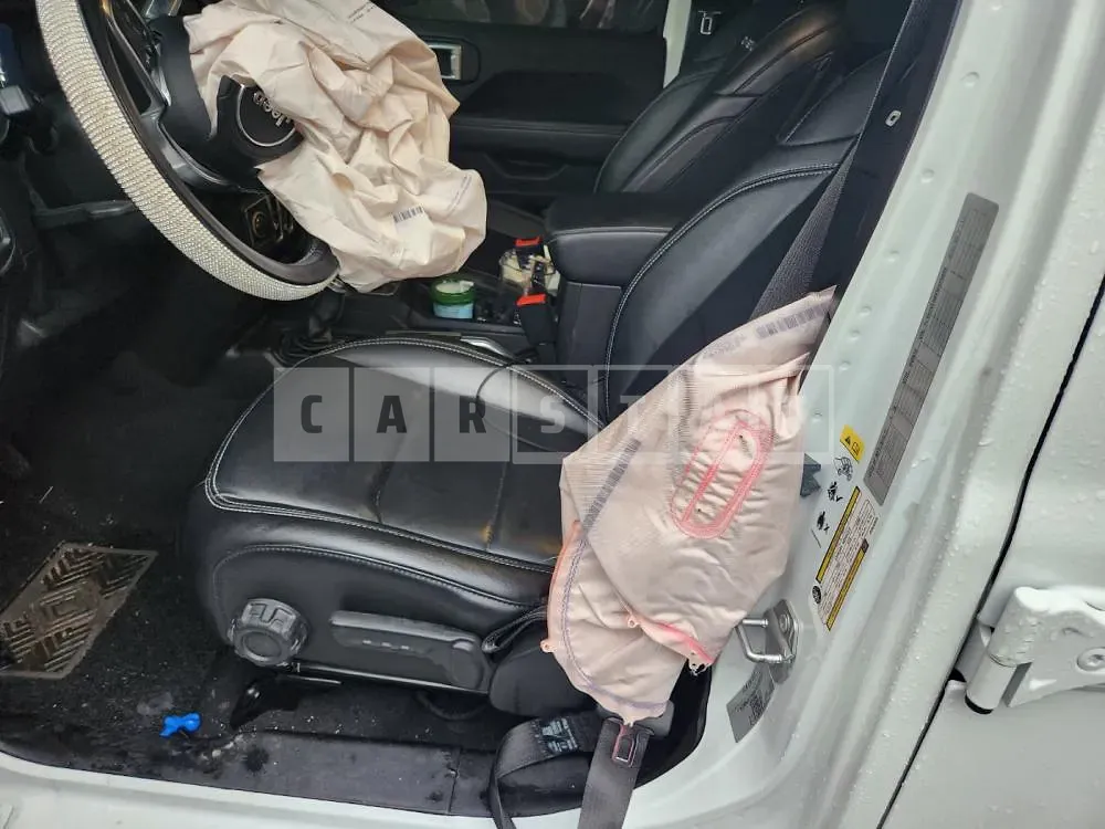 Photo 2 of 26: 2019 Jeep Wrangler Sahara, VIN 1C4HJXEN8KW625839 — Korean insurance auction