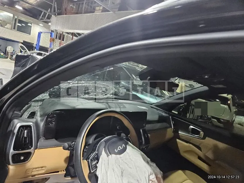 Photo 2 of 19: 2022 Kia Sorento Hybrid — Korean insurance auction