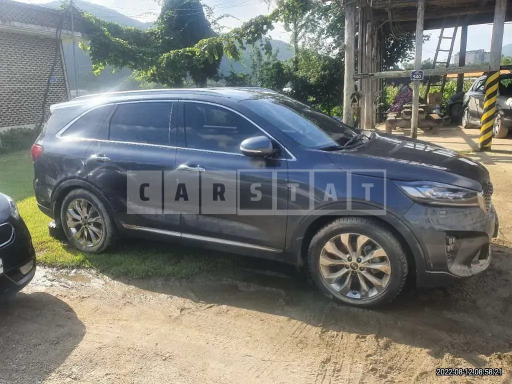 Photo 2 of 6: 2018 Kia Sorento, VIN KNAPG81ABJA386758 — Korean insurance auction