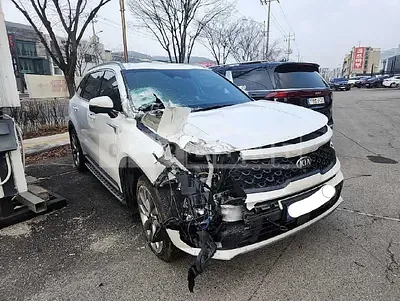 Photo 1 of 13: 2021 Kia Sorento, VIN KNARH81BHMA048343 — Korean insurance auction