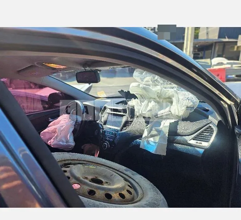 Photo 2 of 9: 2015 Hyundai Santa Fe DM — Korean insurance auction