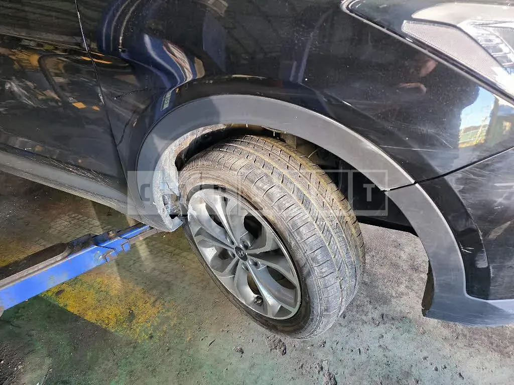 Photo 2 of 17: 2015 Hyundai Santa Fe, VIN KMHSW81UDFU519922 — Korean insurance auction