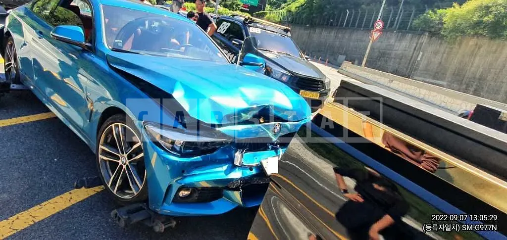 Photo 2 of 8: 2018 BMW 420i Coupe, VIN WBA4S3106JAB99658 — Korean insurance auction