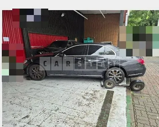 Photo 2 of 17: 2018 Mercedes-Benz E300 — Korean insurance auction