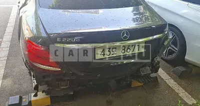 Photo 1 of 26: 2019 Mercedes-Benz E220d, VIN WDDZF0EB3KA682584 — Korean insurance auction