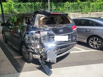 Photo 1 of 7: 2017 Kia Carnival — Korean insurance auction