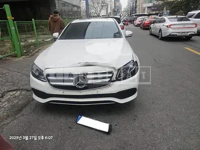 Photo 1 of 20: 2018 Mercedes-Benz E300 4Matic, VIN WDDZF4KB3JA410885 — Korean insurance auction