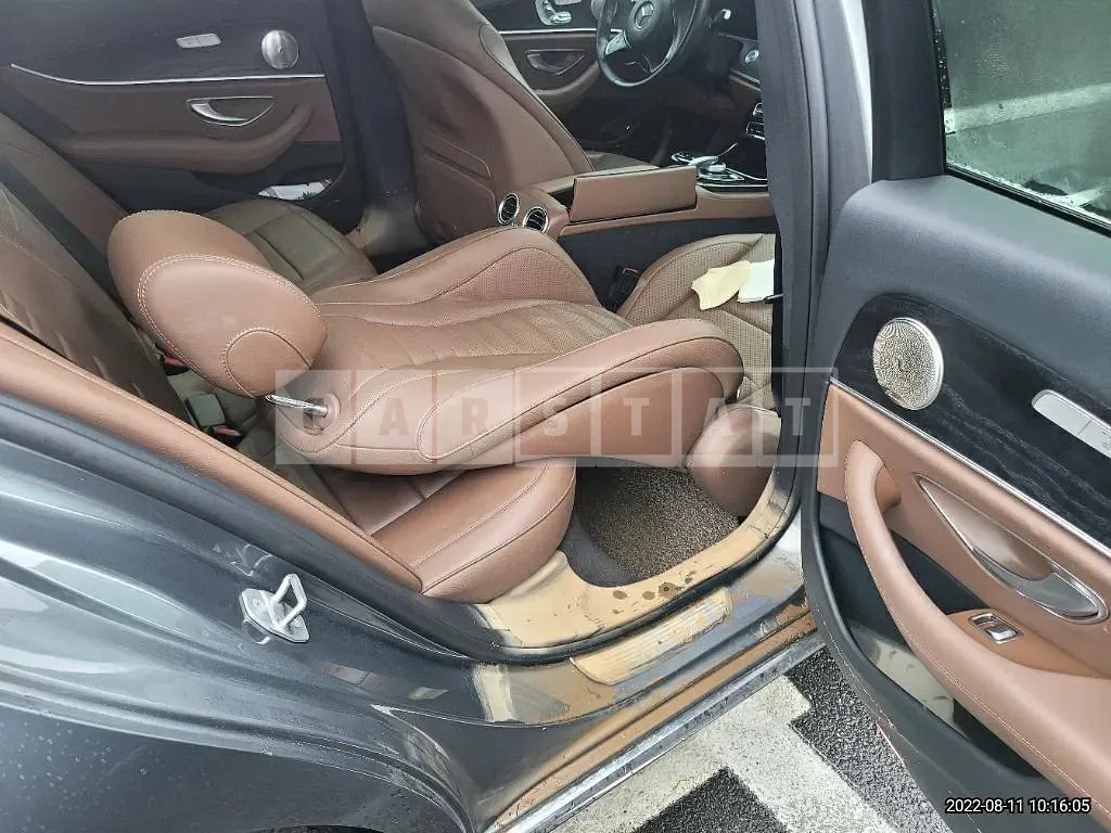 Photo 2 of 14: 2017 Mercedes-Benz E300 4Matic, VIN WDDZF4KB1HA108974 — Korean insurance auction