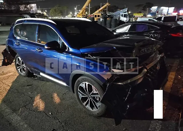 Photo 2 of 18: 2019 Hyundai Santa Fe, VIN KMHS381CDKU015331 — Korean insurance auction