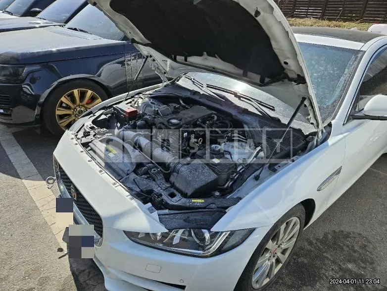 Photo 2 of 26: 2017 Jaguar XE 20d — Korean insurance auction