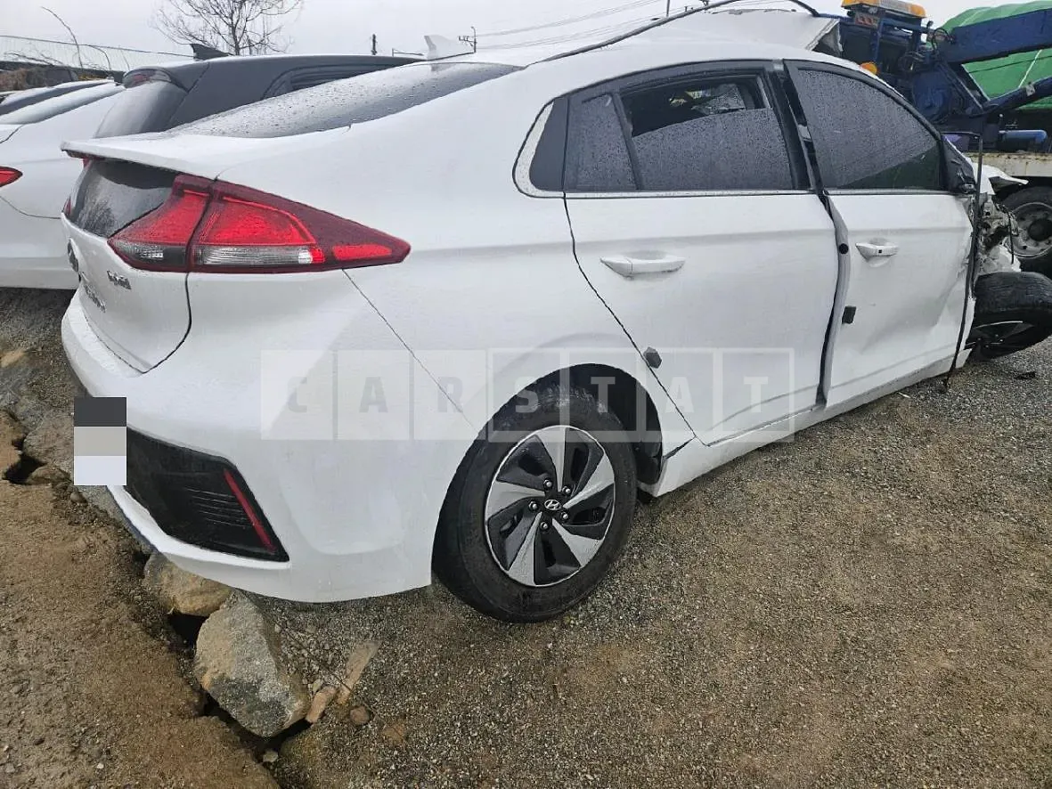 Photo 2 of 5: 2016 Hyundai IONIQ (Hybrid), VIN KMHC851CGGU002184 — Korean insurance auction