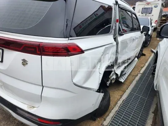 Photo 2 of 21: 2023 Kia Carnival — Korean insurance auction