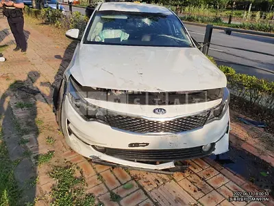 Photo 1 of 10: 2016 Kia K5 2.0, VIN KNAGX411BGA108367 — Korean insurance auction