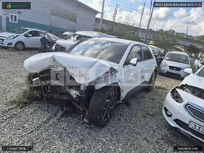 Photo 1 of 17: 2022 Hyundai IONIQ 5, VIN KMHKL81AFNU088654 — Korean insurance auction