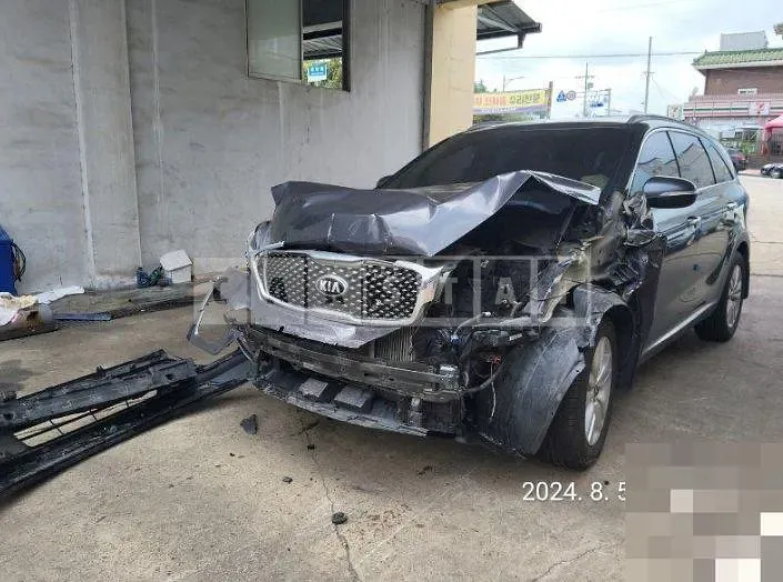 Photo 2 of 6: 2017 Kia Sorento — Korean insurance auction