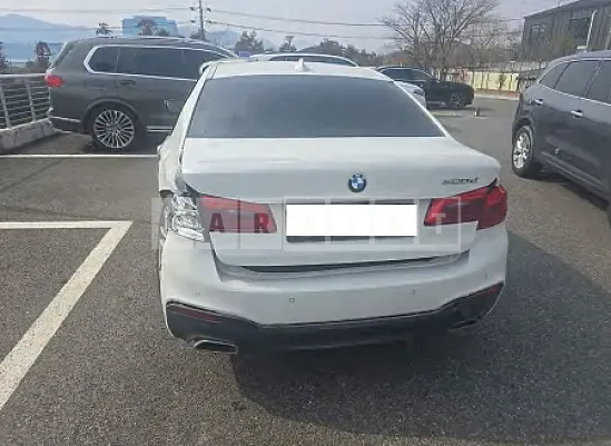 Photo 2 of 15: 2017 BMW 520d — Korean insurance auction
