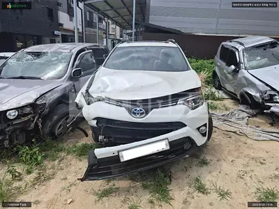 Photo 1 of 11: 2018 Toyota RAV4 Hybrid, VIN JTMDJREV7JD161849 — Korean insurance auction