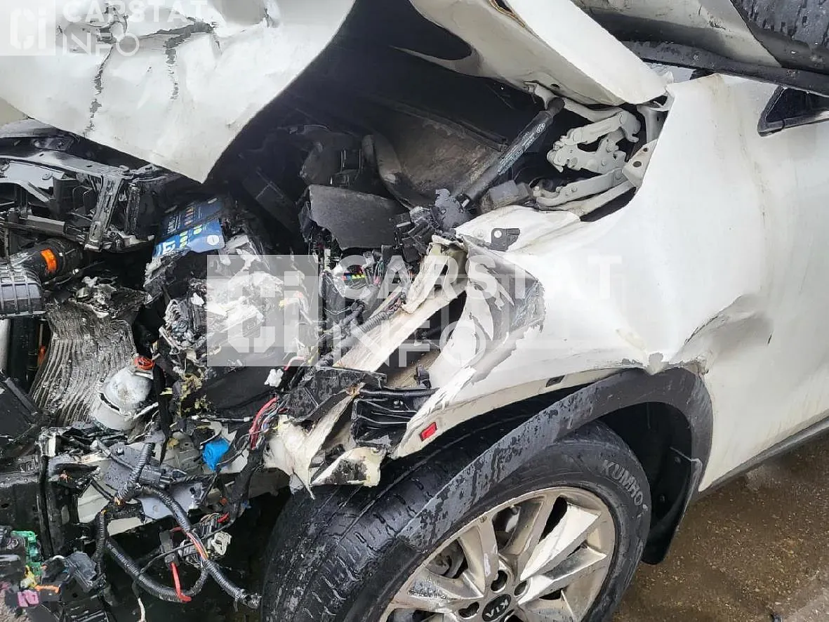 Photo 2 of 5: 2015 Kia Sorento 2.0 — Korean insurance auction