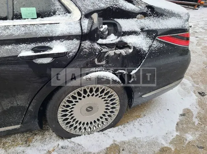 Photo 2 of 9: 2019 Genesis G90 — Korean insurance auction