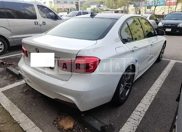 Photo 2 of 10: 2018 BMW 320i — Korean insurance auction