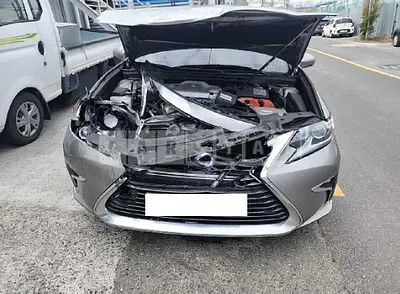 Photo 1 of 43: 2018 Lexus ES300h, VIN JTHBW1GG7J2176824 — Korean insurance auction