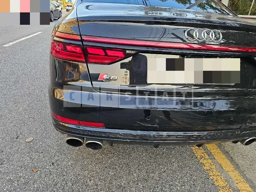 Photo 2 of 11: 2020 Audi S8L TFSI — Korean insurance auction