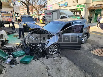 Photo 1 of 7: 2016 Hyundai Santa Fe, VIN KMHSU81UBGU587547 — Korean insurance auction