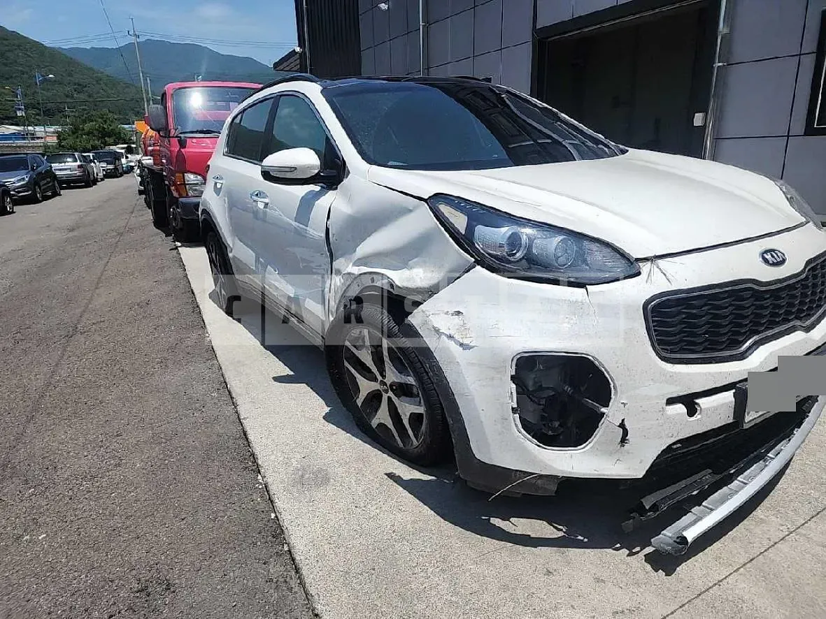 Photo 2 of 30: 2017 Kia Sportage — Korean insurance auction