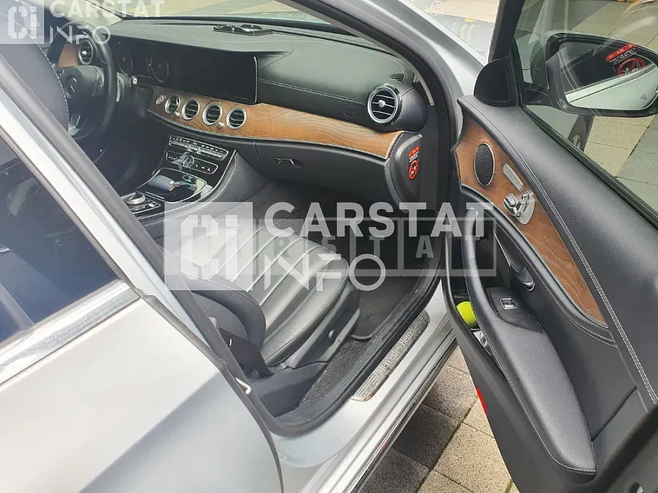 Photo 2 of 11: 2018 Mercedes-Benz E220d, VIN WDDZF0EB5JA450082 — Korean insurance auction