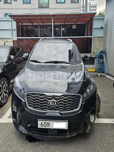 Photo 1 of 39: 2019 Kia Sorento, VIN KNAPK81BBLA610438 — Korean insurance auction