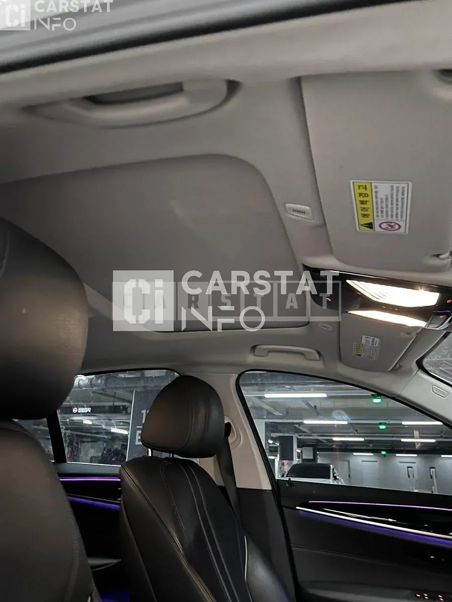 Photo 2 of 13: 2019 BMW 520i Luxury — Korean insurance auction