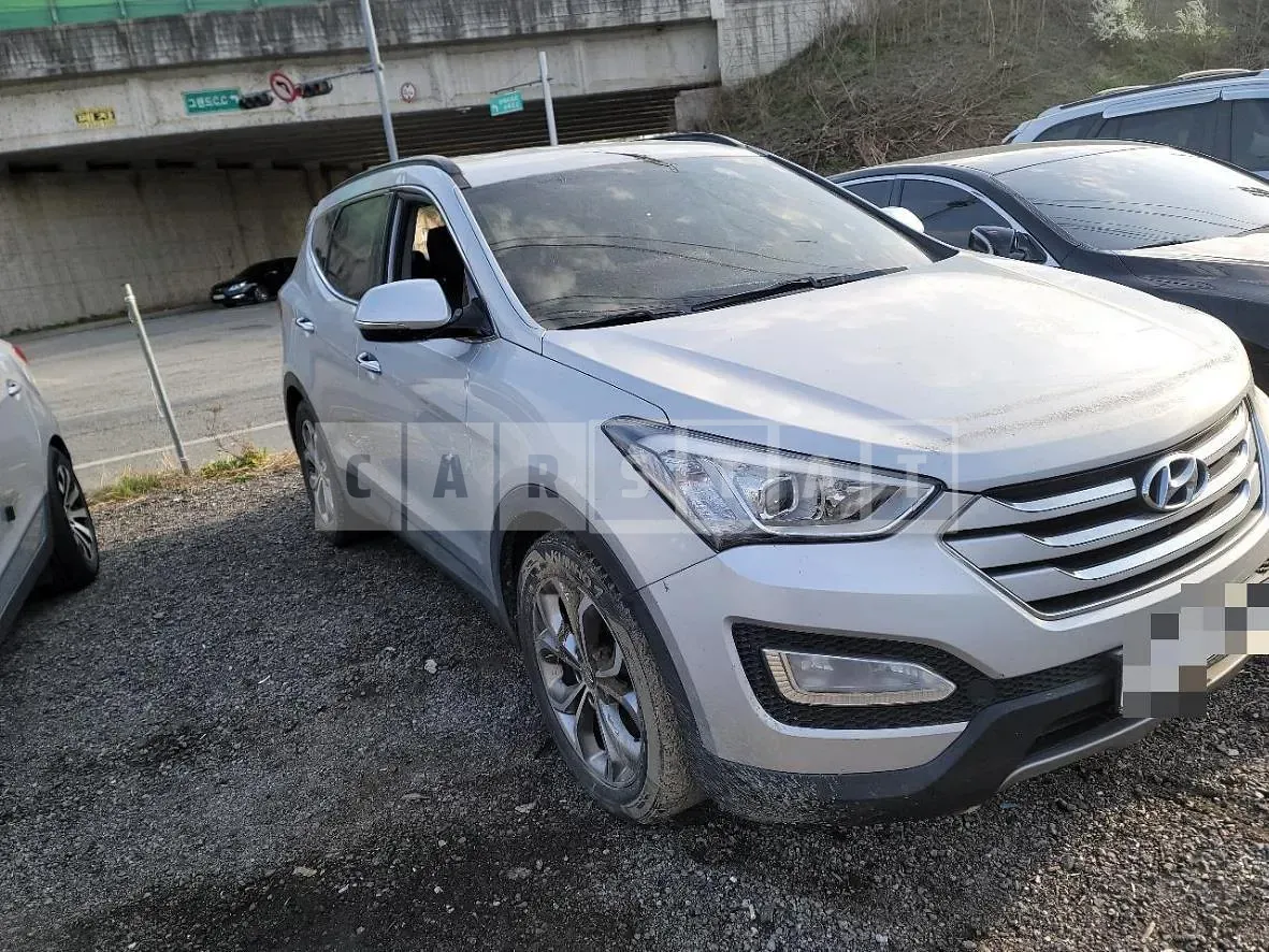 Photo 2 of 7: 2014 Hyundai Santa Fe, VIN KMHSW81UBFU352001 — Korean insurance auction