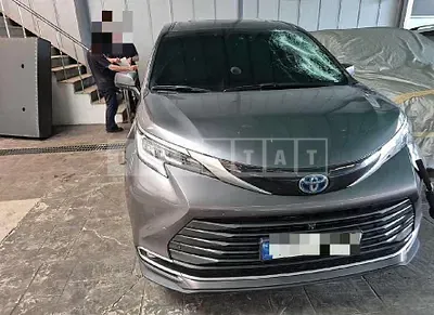 Photo 1 of 142: 2023 Toyota Sienna Hybrid 2WD — Korean insurance auction
