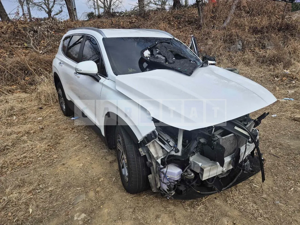 Photo 2 of 19: 2021 Hyundai Santa Fe, VIN KMHS381HGMU332696 — Korean insurance auction
