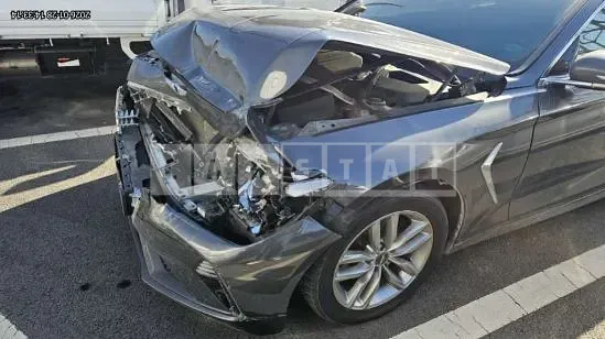 Photo 2 of 5: 2019 Genesis Hyundai G70, VIN KMTG641BDKU028342 — Korean insurance auction