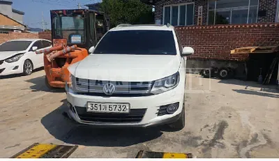 Photo 1 of 10: 2016 Volkswagen Tiguan 2.0 TDI BMT, VIN WVGZZZ5NZGW548372 — Korean insurance auction