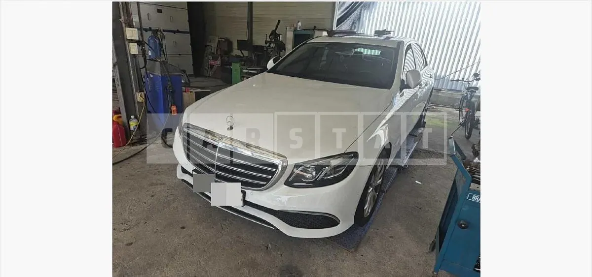 Photo 2 of 35: 2018 Mercedes-Benz E300 — Korean insurance auction