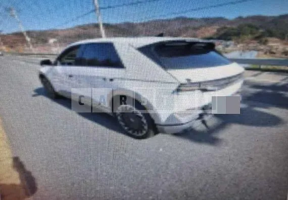 Photo 2 of 3: 2021 Hyundai IONIQ 5, VIN KMHKR81AFNU017457 — Korean insurance auction