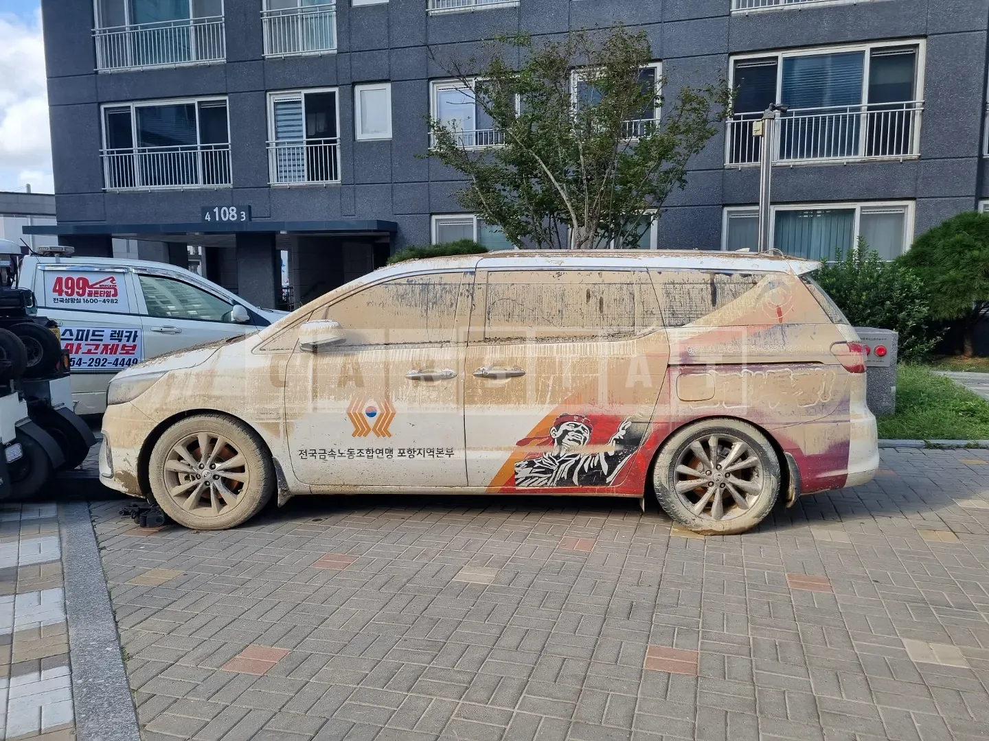 Photo 2 of 8: 2020 Kia Carnival, VIN KNAME81ABLS639620 — Korean insurance auction
