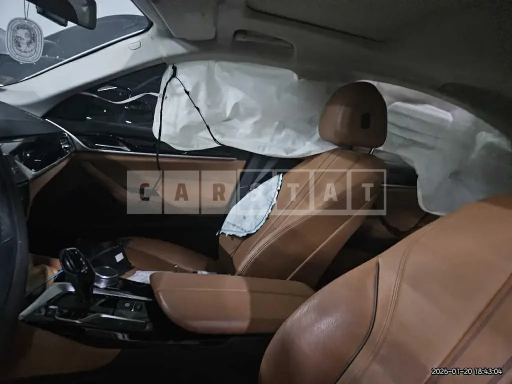 Photo 2 of 13: 2020 BMW 520i Luxury — Korean insurance auction