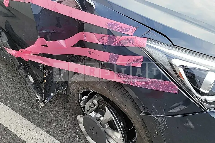 Photo 2 of 11: 2018 Hyundai Santa Fe, VIN KMHSW81UBJU830518 — Korean insurance auction