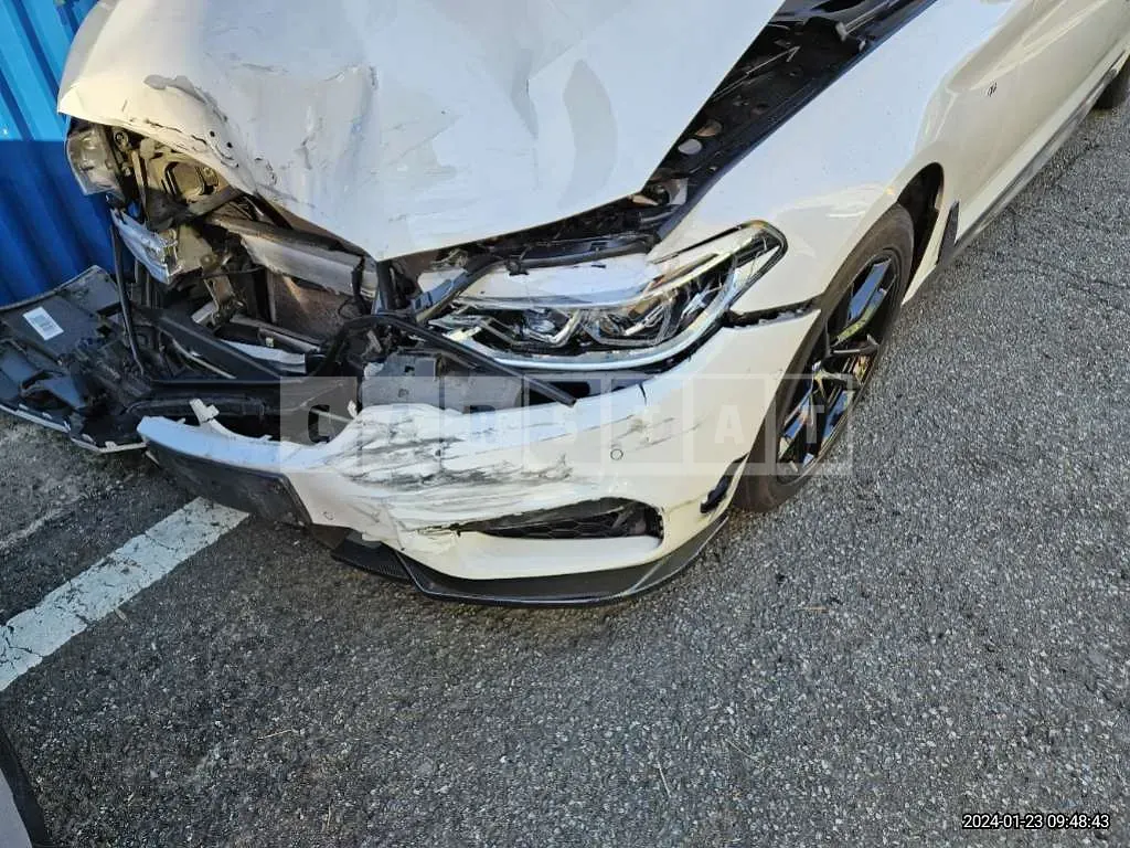 Photo 2 of 30: 2018 BMW 530i, VIN WBAJD3109JG970363 — Korean insurance auction